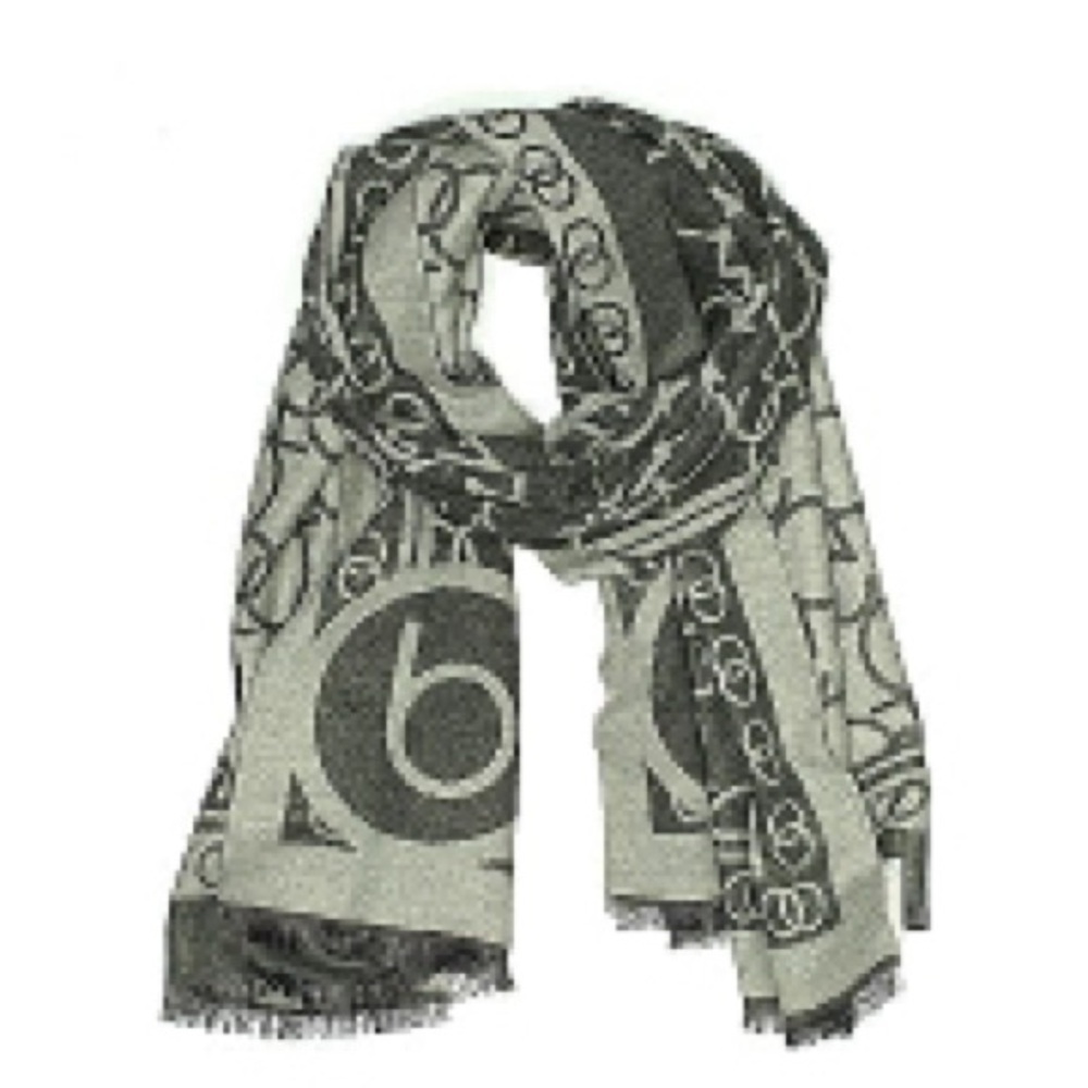 New With Tags Bloomingdale's Anniversary Exclusive Scarf